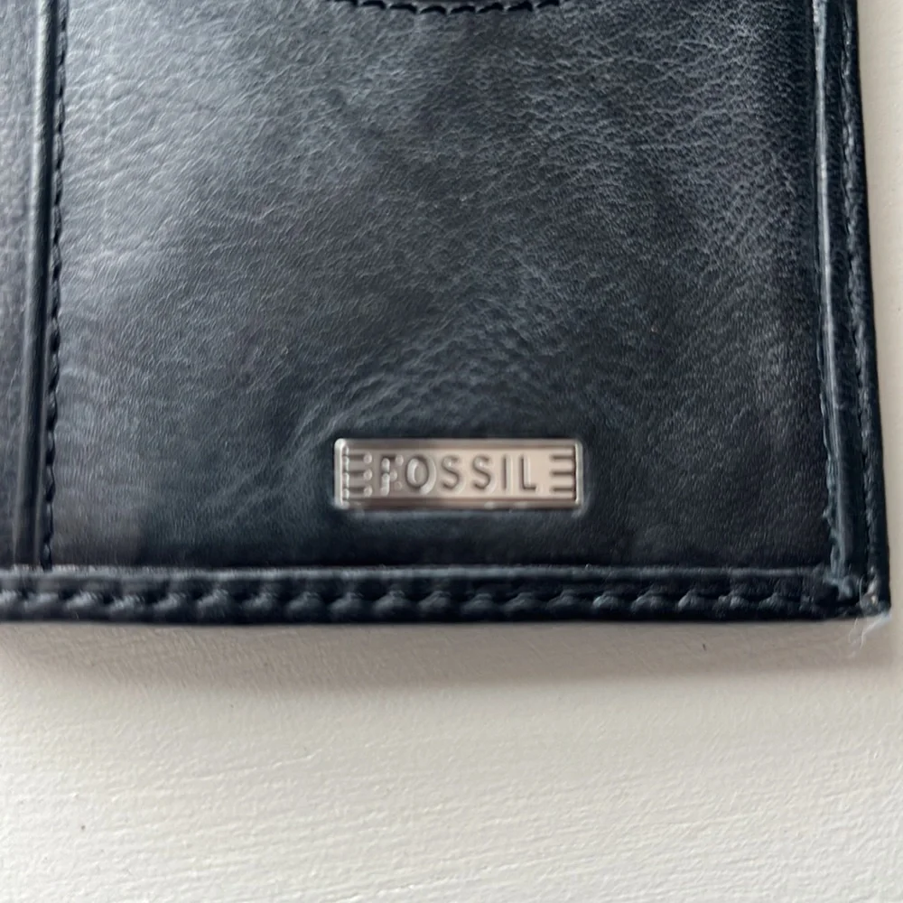 Men’s Fossil Leather Wallet - Picture 9 of 10